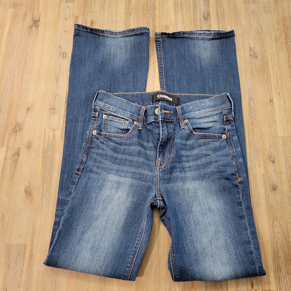 EXPRESS Boot Mid Rise Stretch 2L Medium Wash Jeans